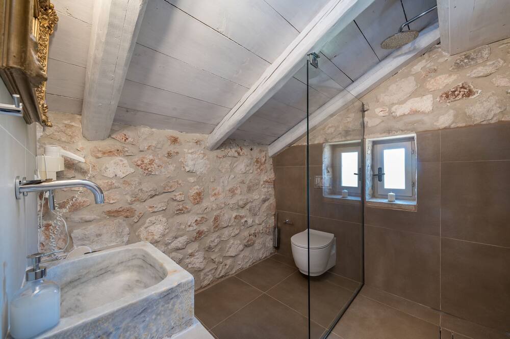 Photo of Bathroom in Varvara