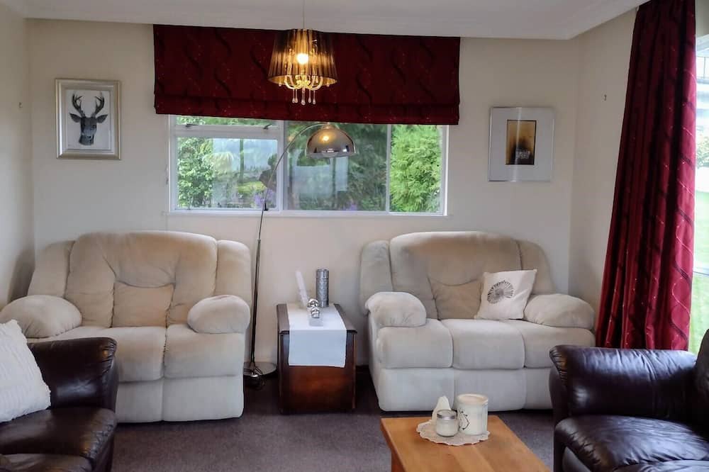 Photo of Livingroom in Gisborne