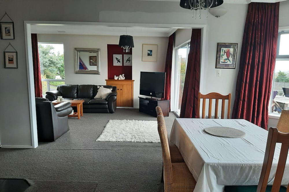 Photo of Livingroom in Gisborne