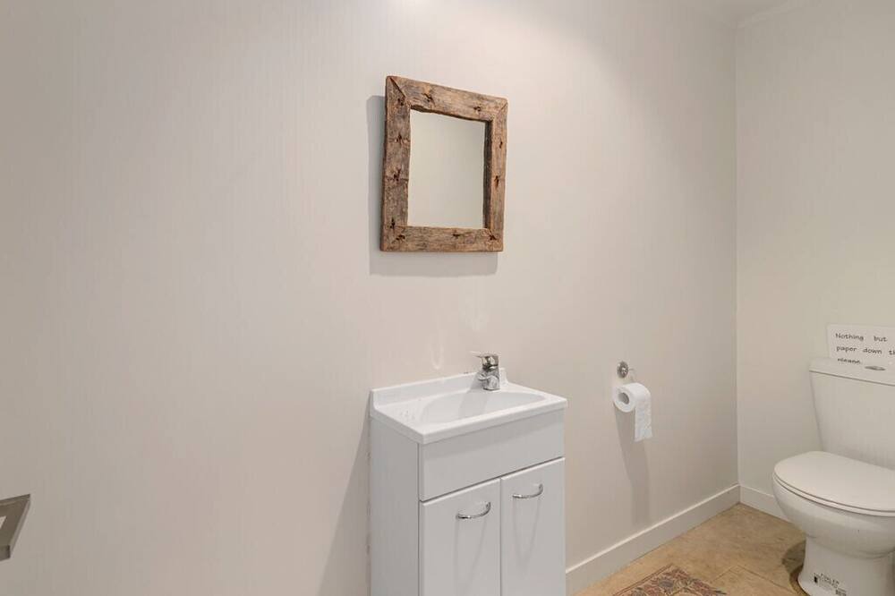 Photo of Bathroom in Tikitere