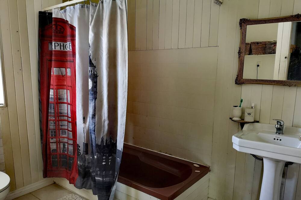 Photo of Bathroom in Ngatimoti