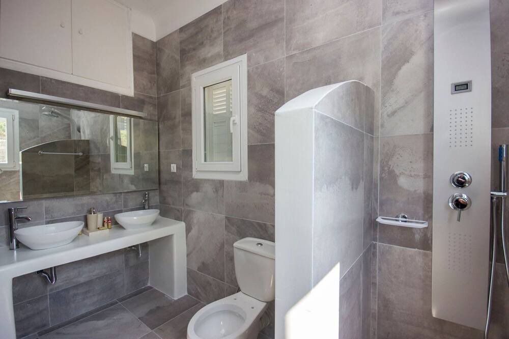 Photo of Bathroom in Houlakia