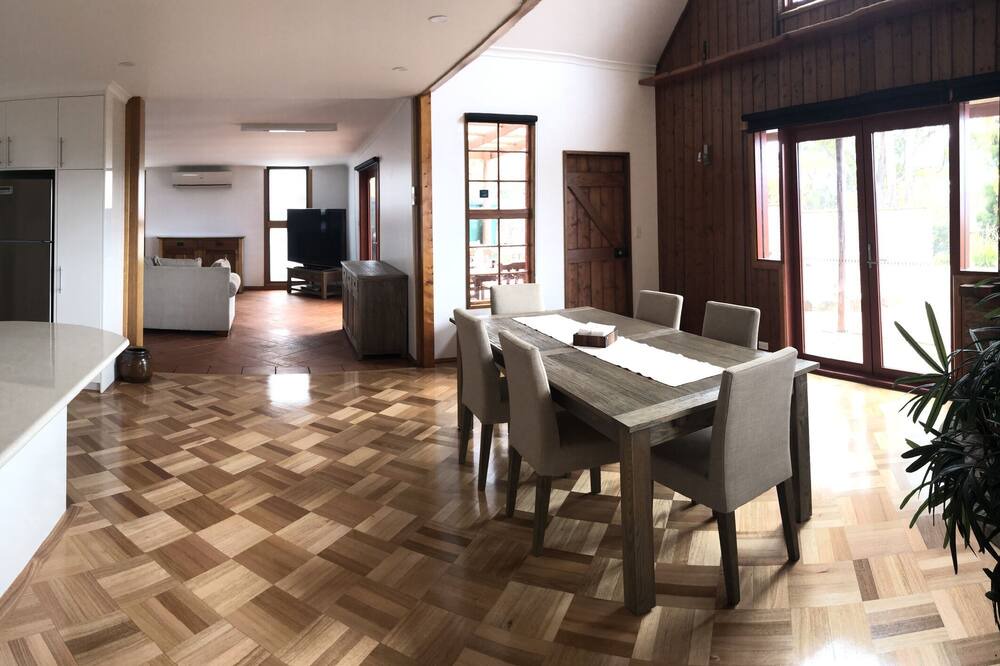 Photo of Livingroom in Spring Beach