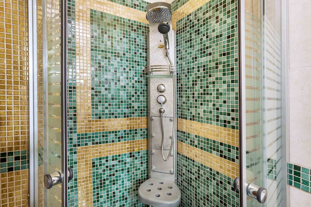 Photo of Bathroom in Keratsini-Drapetsona