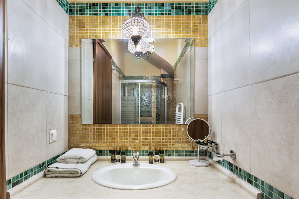 Photo of Bathroom in Keratsini-Drapetsona