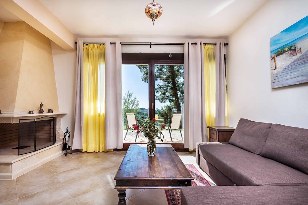 Photo of Livingroom in Keratsini-Drapetsona