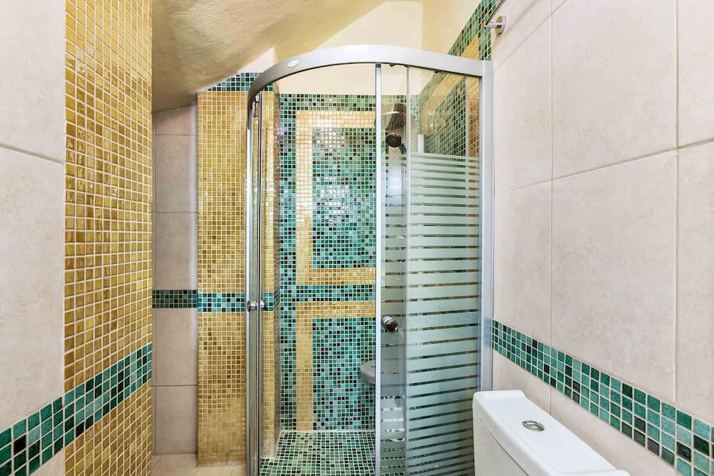 Photo of Bathroom in Keratsini-Drapetsona