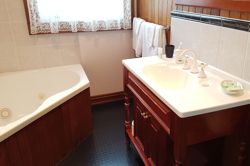 Photo of Bathroom in Smithton