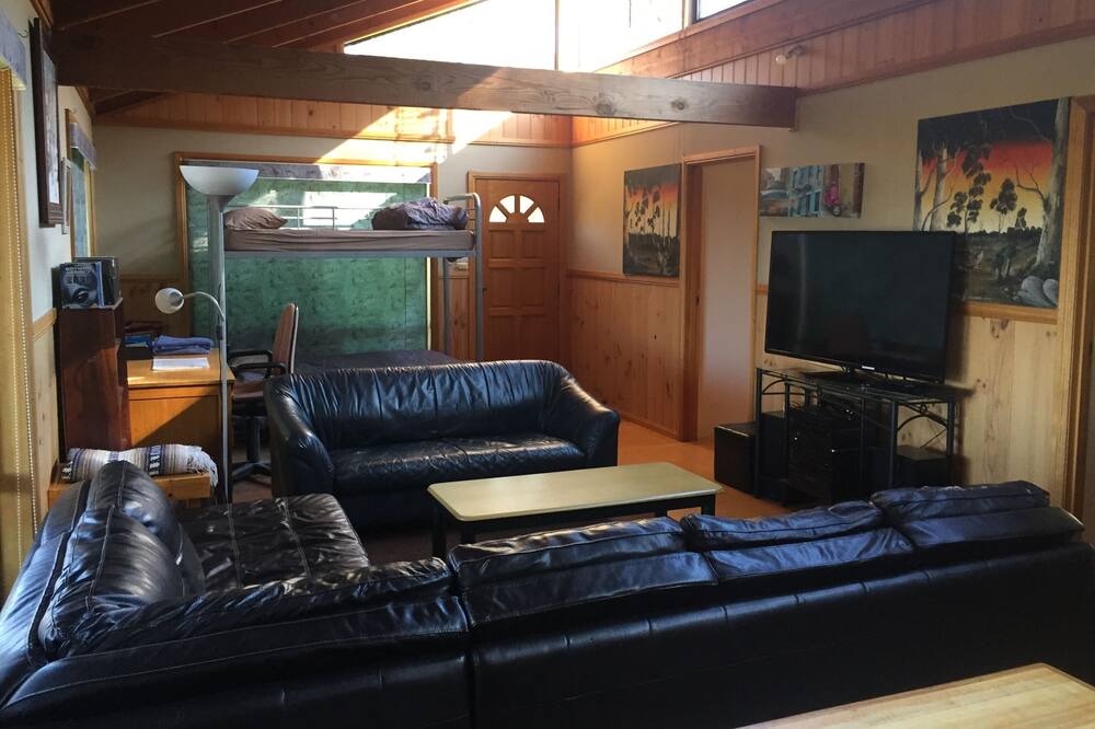 Photo of Livingroom in Weetah