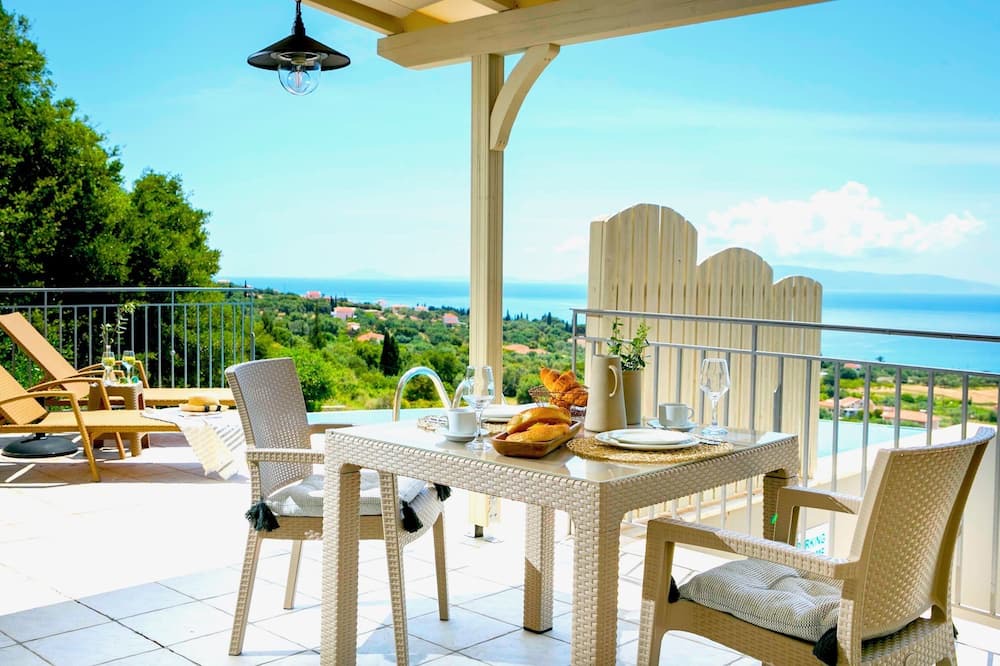 Photo of Patio Balcony in Trapezaki