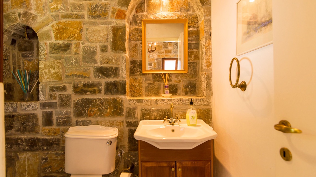 Photo of Bathroom in Skotino