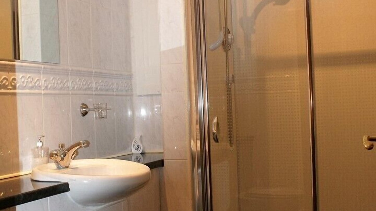 Photo of Bathroom in Arden