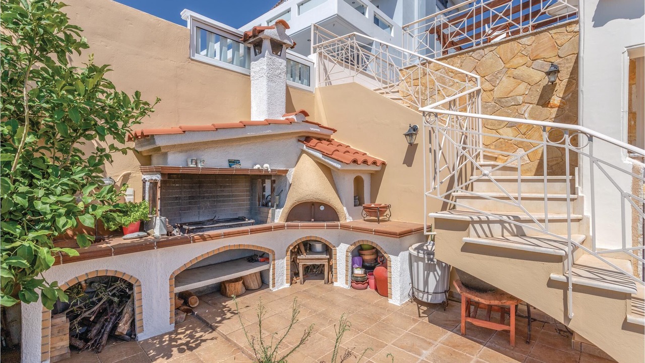 Photo of Outdoor in Kaki Thalassa