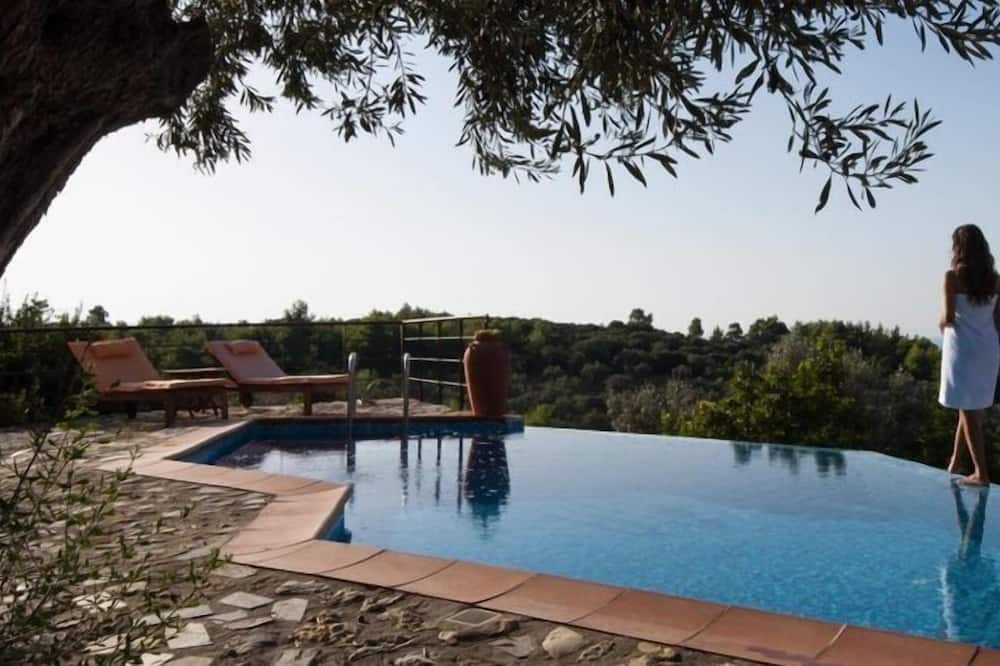 Photo of Outdoor in Votsi