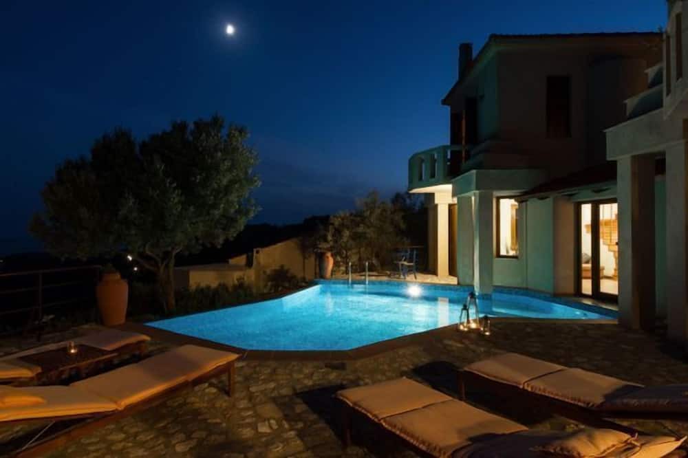 Photo of Outdoor in Votsi