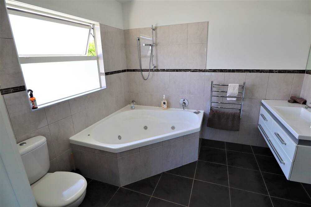 Photo of Bathroom in Matapouri