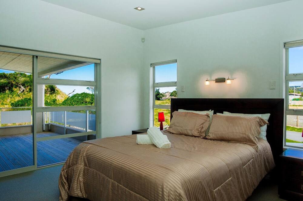Photo of Bedroom in Matapouri