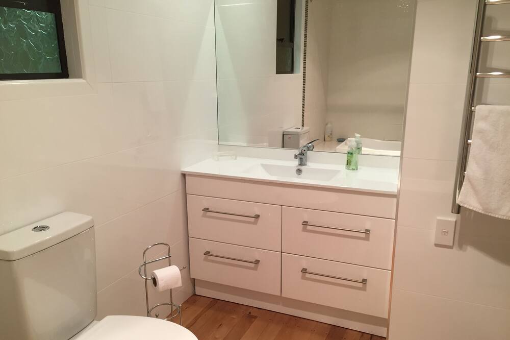Photo of Bathroom in Kawaha Point