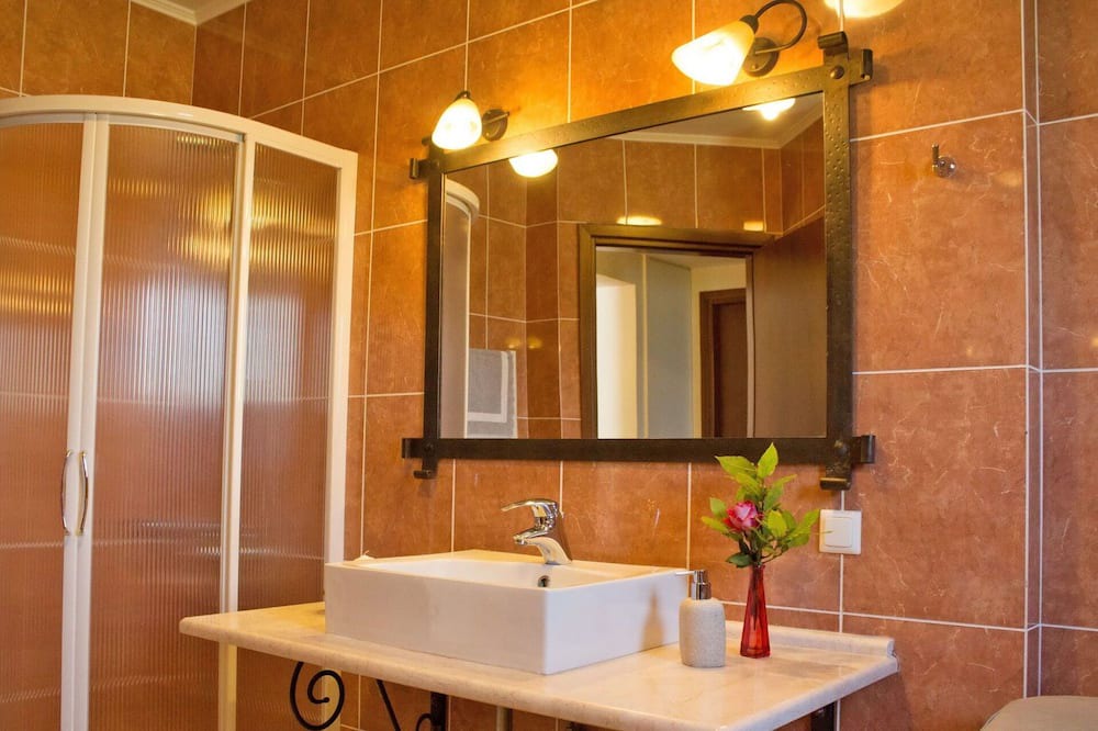 Photo of Bathroom in Nikos Kazantzakis