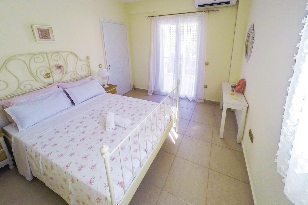 Photo of Bedroom in Diakofto