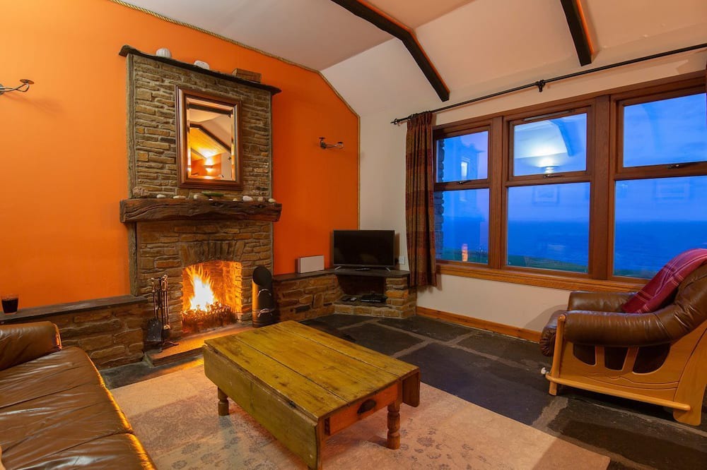 Photo of Livingroom in Pierowall