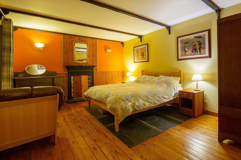 Photo of Bedroom in Pierowall