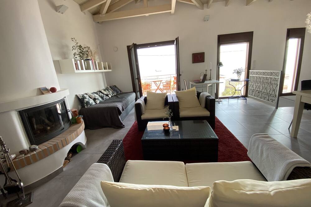 Photo of Livingroom in Koroni