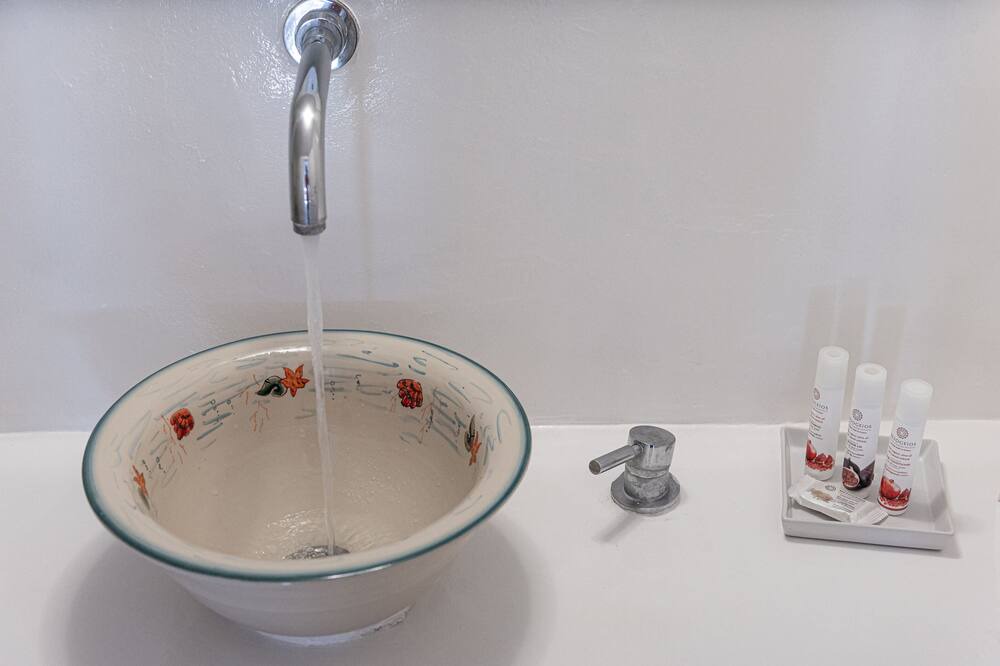 Photo of Bathroom in Psarou