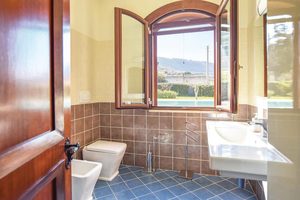 Photo of Bathroom in Pizzo