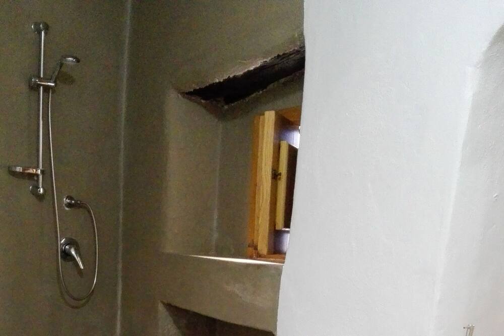 Photo of Bathroom in Pentedattilo