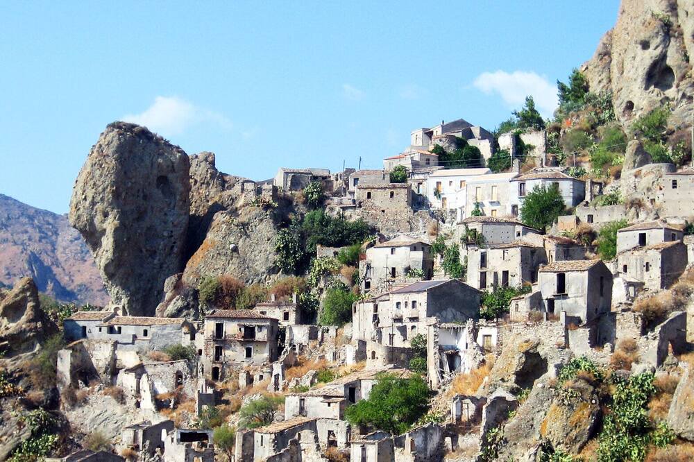 Photo of Outdoor in Pentedattilo