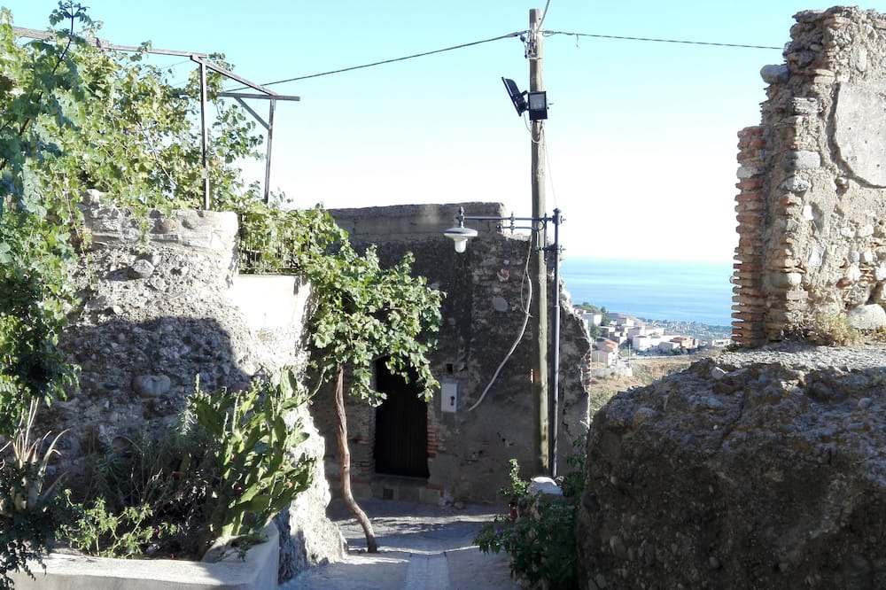Photo of Outdoor in Pentedattilo