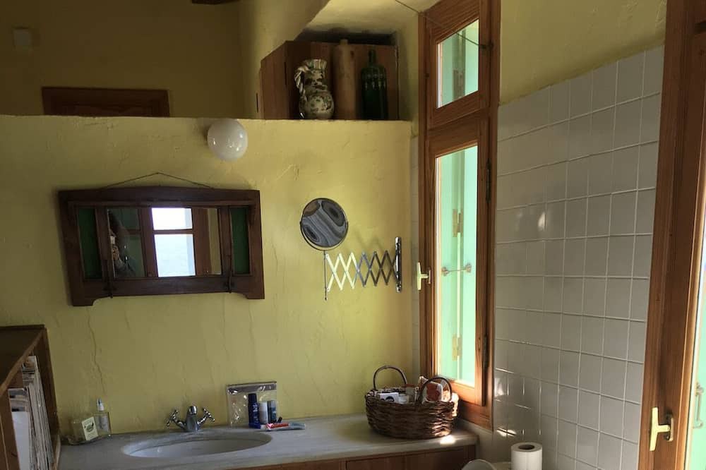 Photo of Bathroom in Glossa