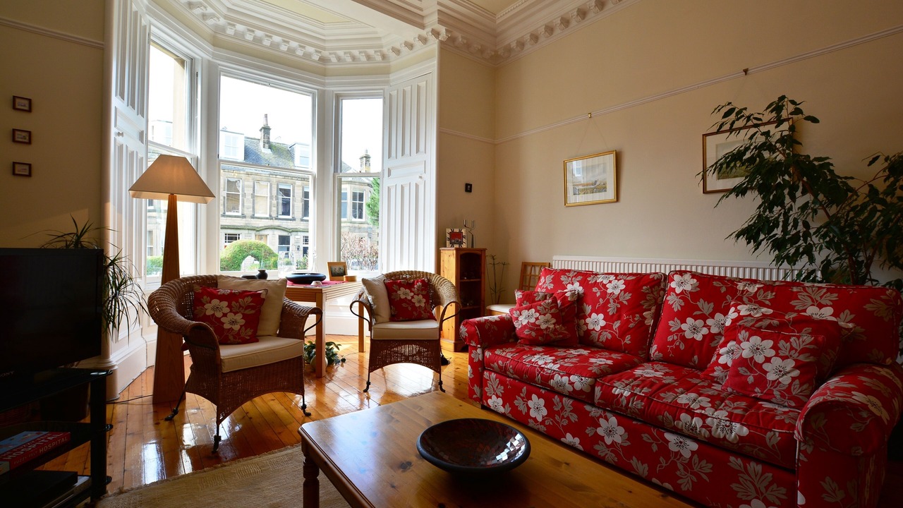 Photo of Livingroom in Newington