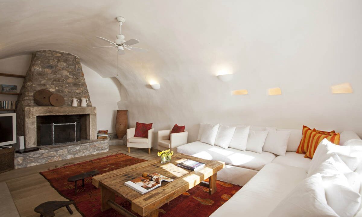 Photo of Livingroom in East Mani