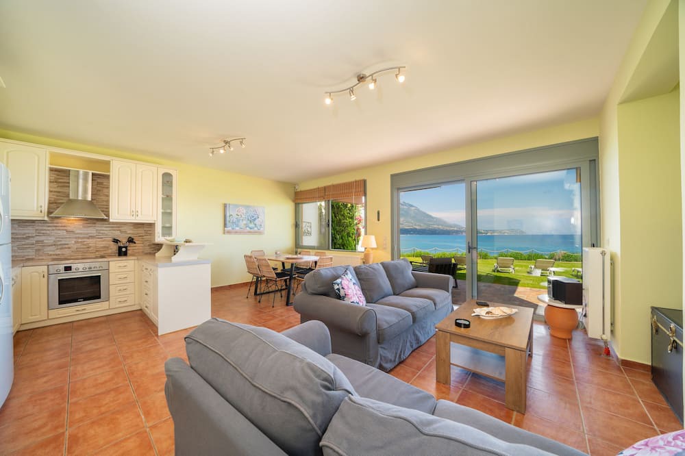 Photo of Livingroom in Karavados