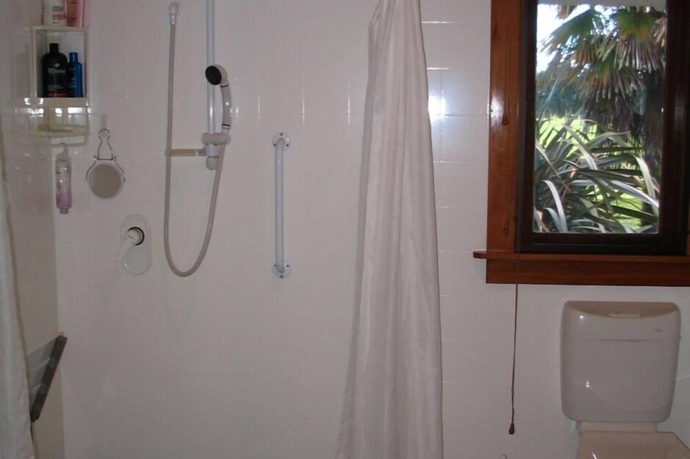 Photo of Bathroom in Awakeri