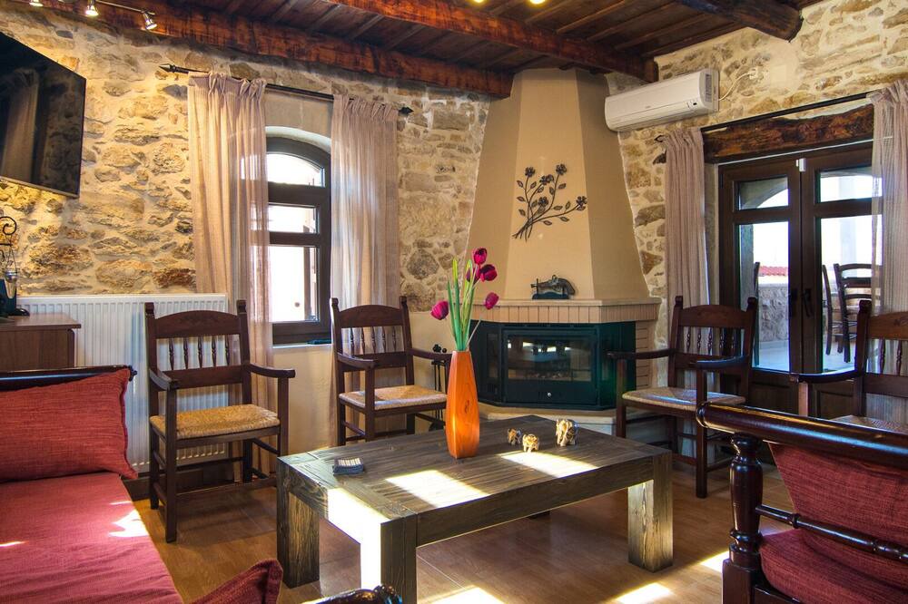 Photo of Livingroom in Damavolos
