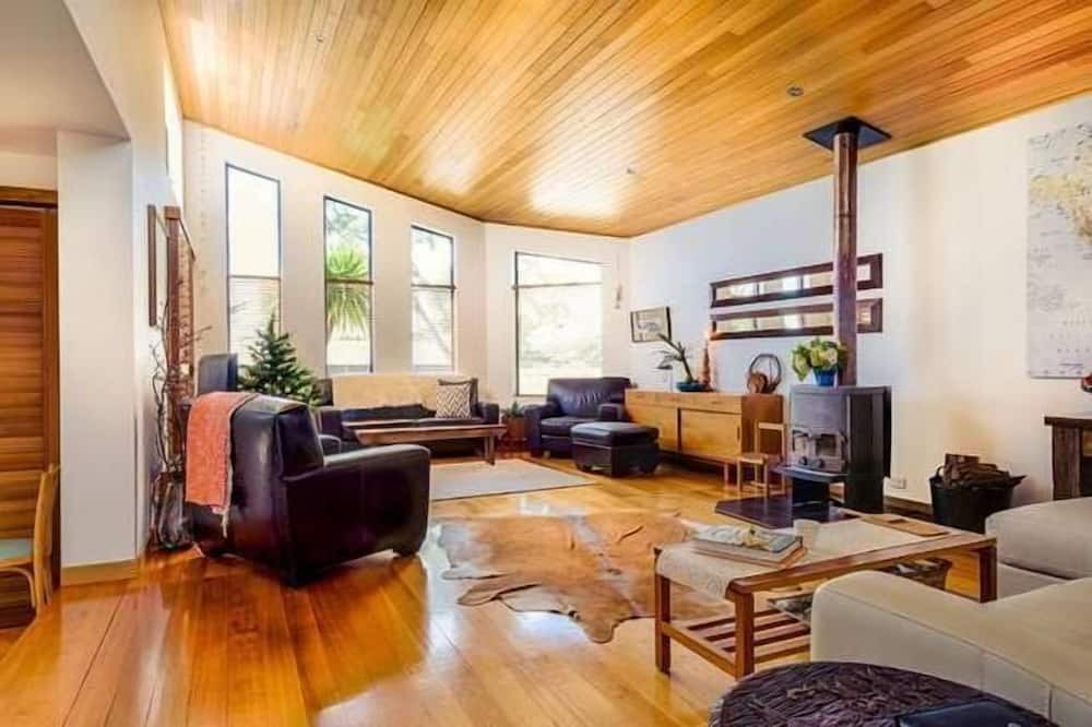 Photo of Livingroom in Ulverstone