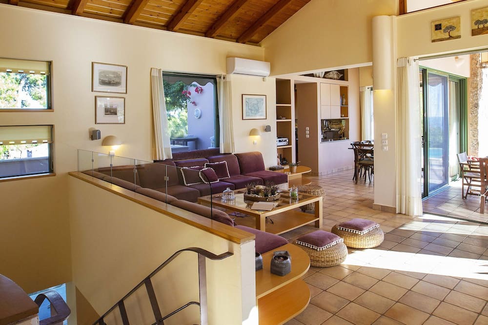 Photo of Livingroom in Agios Emilianos