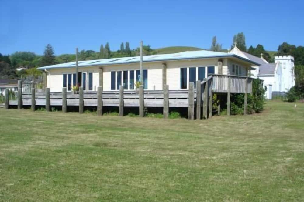Photo of Others in Tokomaru Bay