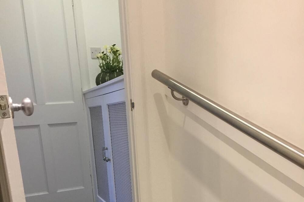 Photo of Bathroom in Melrose
