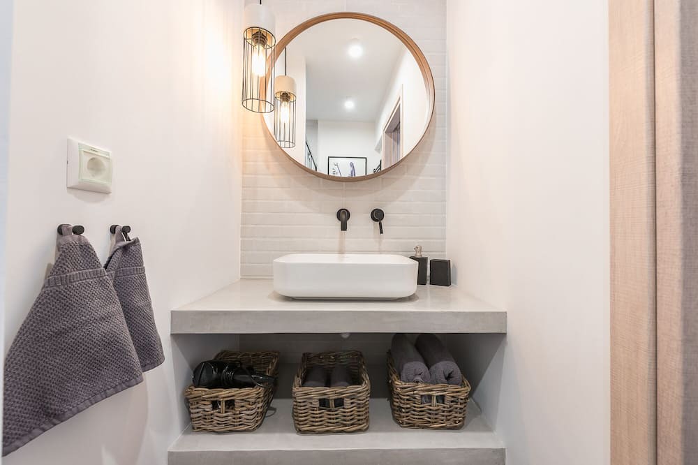Photo of Bathroom in Kerameikos