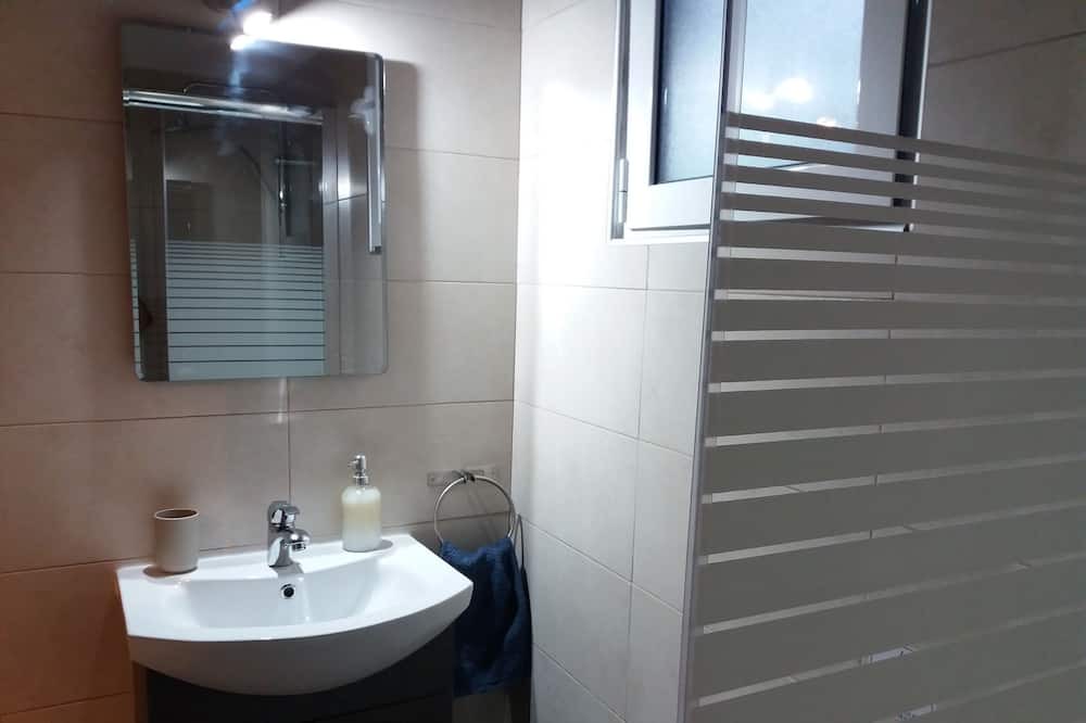 Photo of Bathroom in Katakolo