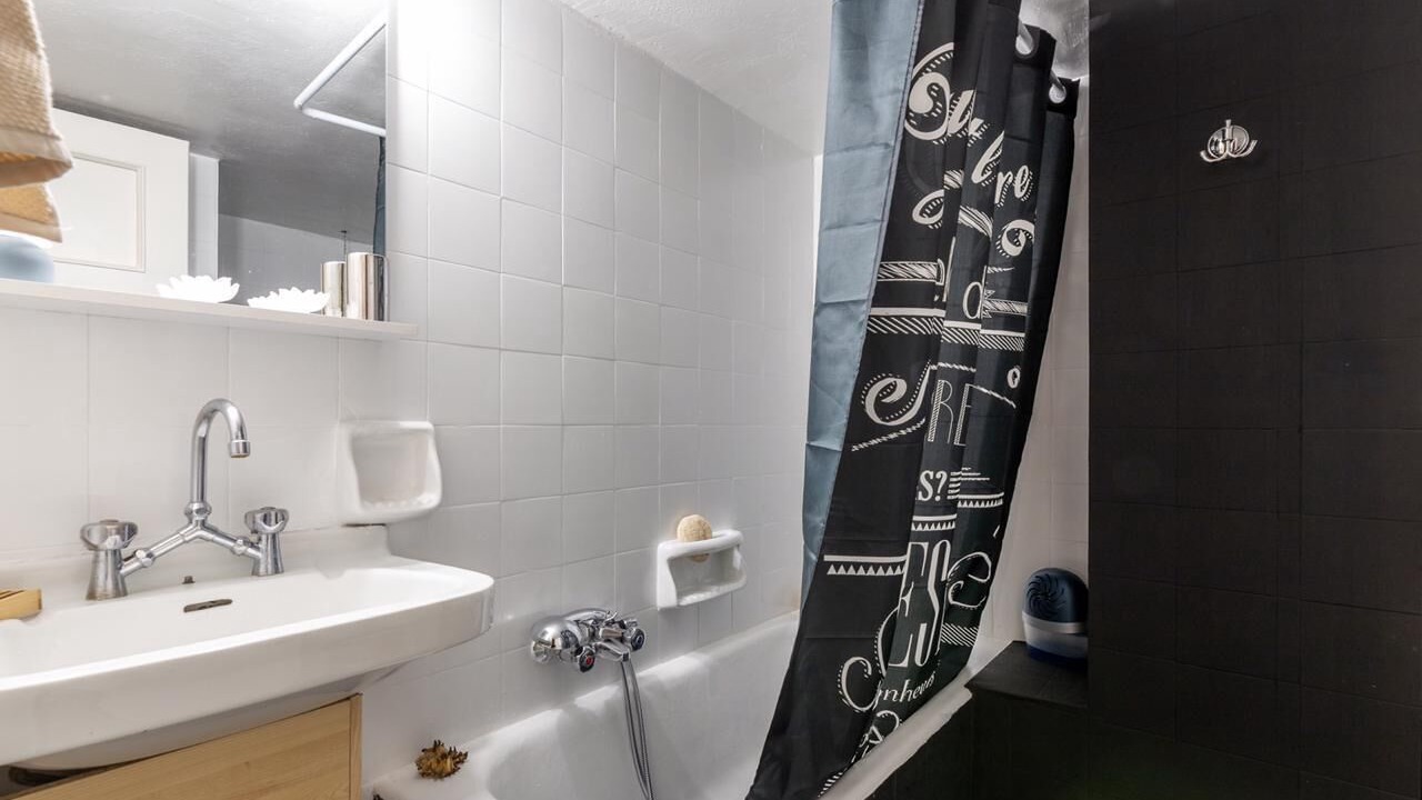 Photo of Bathroom in Mets