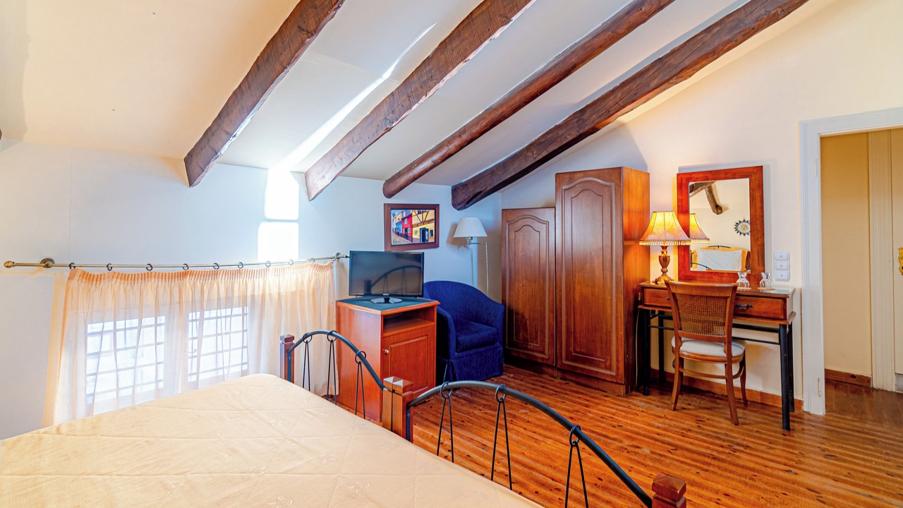 Photo of Bedroom in Paleopolis