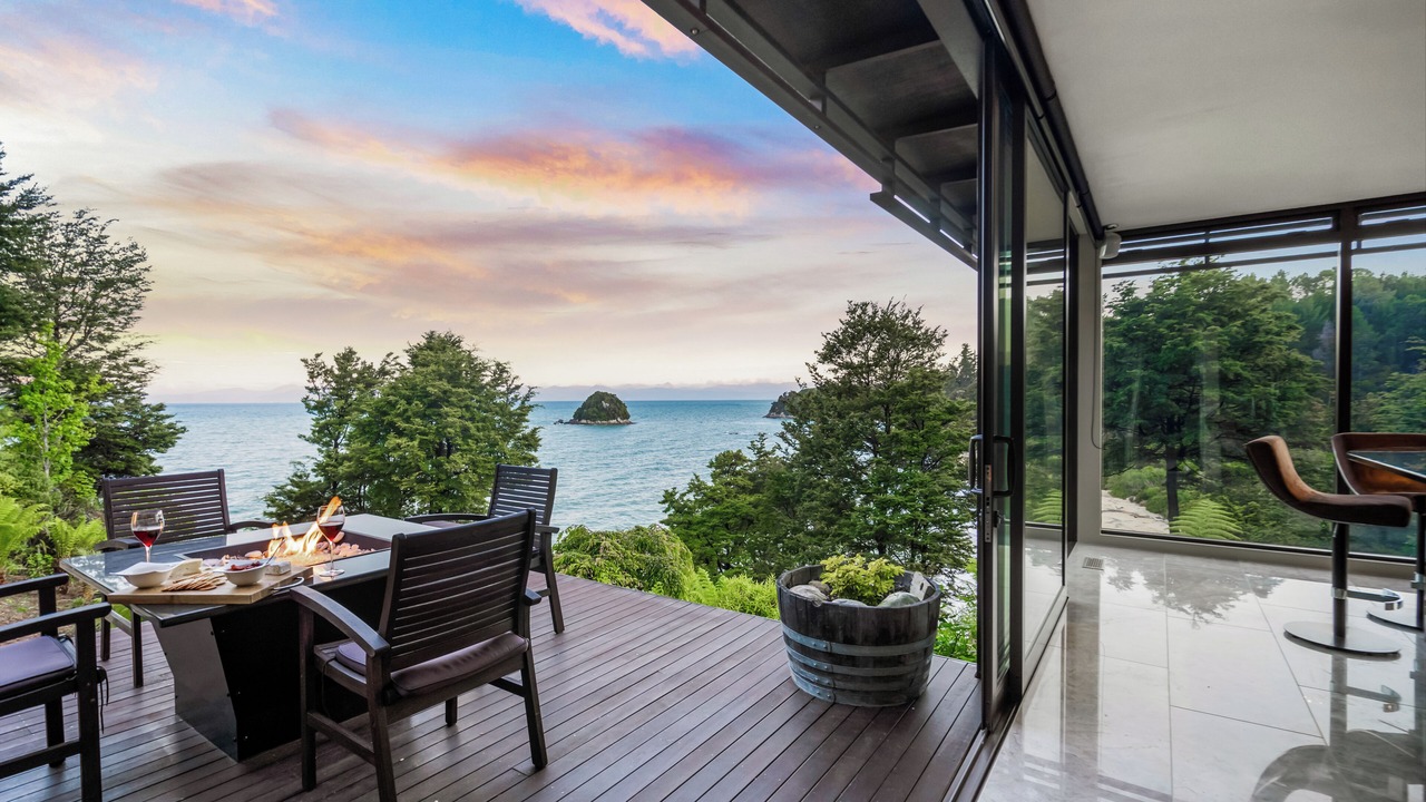 Photo of Patio Balcony in Ngaio Bay