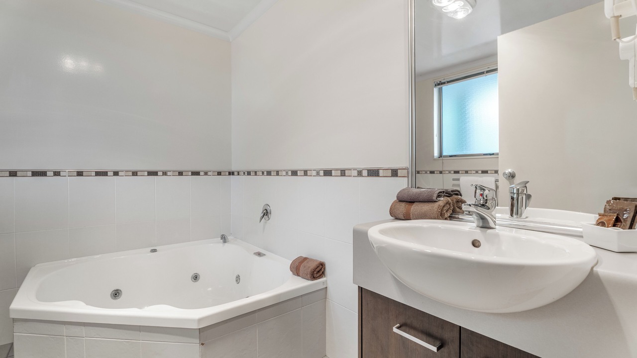 Photo of Bathroom in Flat Bush