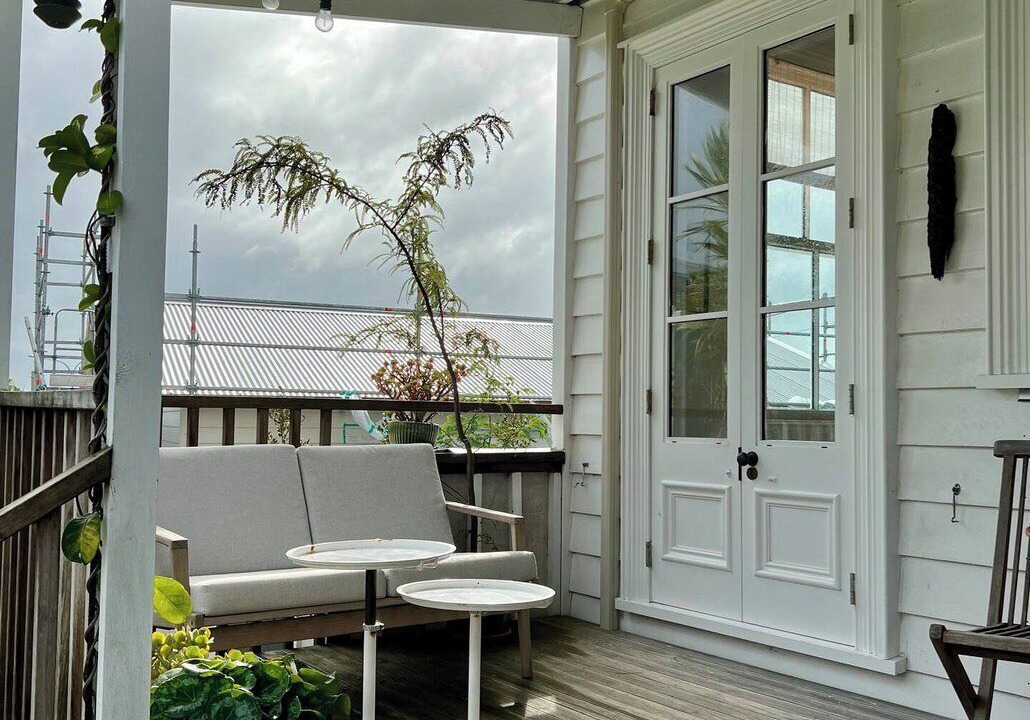 Photo of Outdoor in Narrow Neck