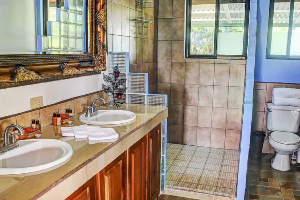 Photo of Bathroom in Baru